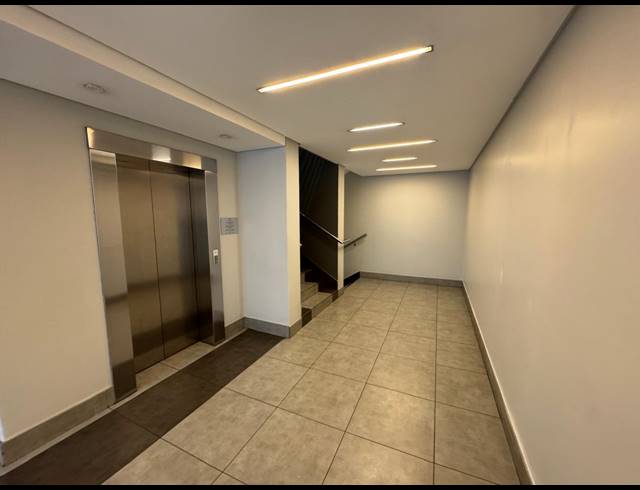 753M² SHOWROOM TO LET IN KRAMERVILLE
